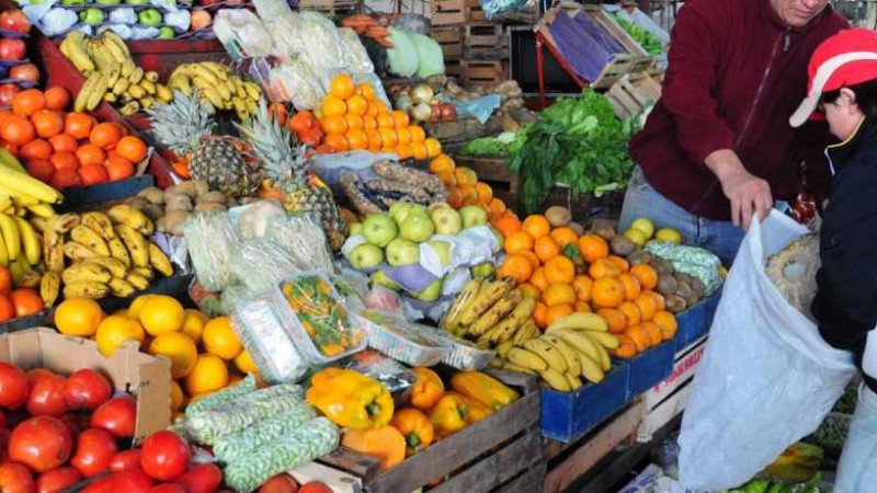 La gente no come inflación, sí frutas y verduras, que aumentaron más del doble